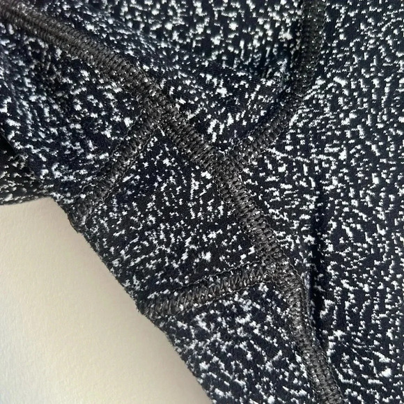 ATHLETA Lightning Static 7/8 Leggings, Women’s Size Medium, Black/White, Pockets - Picture 4 of 13